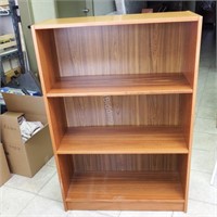 Wooden Bookcase with  Adjustable Shelves