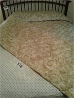 QUEEN SIZE LIKE NEW QUILTED BEDSPREAD AND SHEETS
