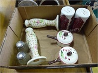 Box salt and pepper shakers