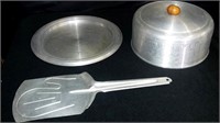 VINTAGE ALUMINUM CAKE CARRIER AND SPATULA