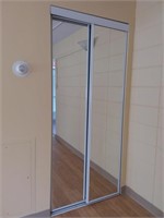 Porte garde robe miroir, salle 203, 36x80po