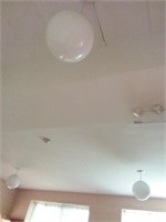 3 luminaires de plafond en boule de verre
