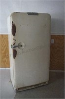Retro Frigidaire Refrigerator c.1950's - Works