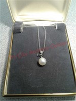 14k white gold and Pearl pendant necklace