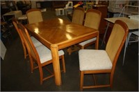 Dining Room Table & 6 Chairs 58 x 38 x 29.5H