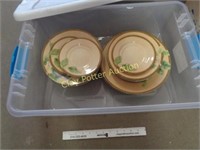 China Set in Tote w/Lid