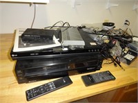 VCR AND DVD PLAYER & HUGE ELECTRONIC ACCS. LOT