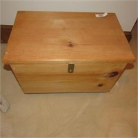 Pine trunk/storage box with lift top