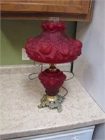 BEAUTIFUL FENTON RED PUFFY ROSE TABLE LAMP.