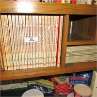 Shelf lot of cook books & magazines
