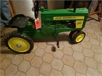 John Deere 720 Toy RIding Tractor (new)