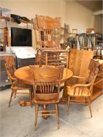 Oak Dining Room Table w/ Leaf & 6 Chairs