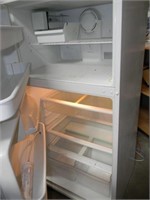 Maytag MTF2191ARW Refrigerator with Top Freezer