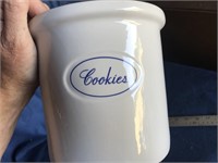 CUTE Ceramic Cookie Jar with Copper Lid