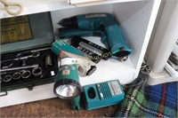 MAKITA DRILL - FLASHLIGHT SET WITH BATTERIES AND