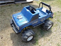 Battery powered toy truck - condition unknown
