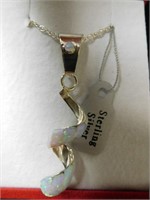 Jewelry - Sterling pendant with opal