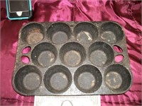 Wagner/ Griswald cast iron muffin pan