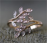 10K GOLD & DIAMOND RING