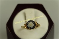14K YELLOW GOLD FLORAL CENTRE RING