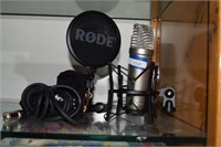 Rode Condenser Microphone with Stand