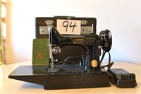 Vintage Singer Featherweight 221-1 Sewing Machine