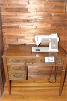 Vintage Singer Sewing Machine w/Cabinet