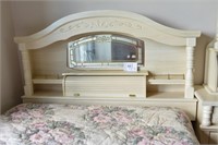 4 Pc. Bedroom Set - Queen Size Bed w/Furnishings