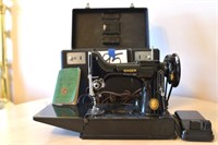 Vintage Singer Featherweight Sewing Machine in