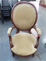VINTAGE UPHOLSTERED FRENCH STYLE ARM CHAIR