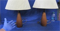 2 mid-century table lamps (bowling pin shape)