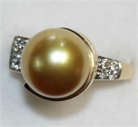 18ct yellow gold Tahitian pearl & diamond ring