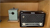 Vintage Philip's brown bakelite cased valve radio