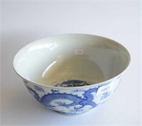 Good Chinese blue and white glazed bowl