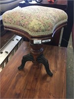 VICTORIAN PIANO STOOL WITH CAST IRON