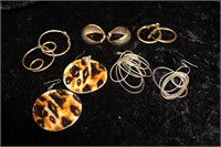 SELECTION OF EARRING