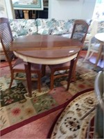 D/r table with two chairs