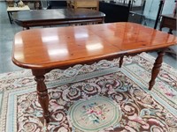 LARGE GOOD QUALITY DINING TABLE W LEAF