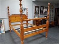 QUEEN SIZE 4 POST KNOTTY PINE BED W SLATS