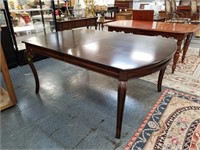 GORGEOUS GOOD QUALITY DINING TABLE