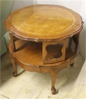 ROUND VINTAGE TABLE WITH PIE CRUST