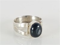 STERLING SILVER & ONYX RING