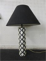 MODERN BLACK AND WHITE LAMP 27"T