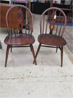 PAIR OF ENGLISH WINDSOR CHAIRS 32"T X 16.5"W