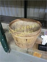 2 wood 17-inch bushel baskets