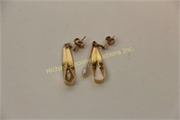 PAIR OF 14K YELLOW GOLD AND PEARL DROP EARRINGS
