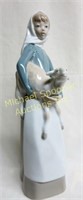 LLADRO FIGURINE OF A WOMAN HOLDING A LAMB