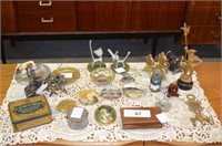 GROUP LOT OF 25 PAPER WEIGHTS, MINIATURES,