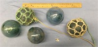 Lot of 5 small fish net floats, 2 have nets   (11)