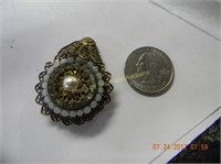 Pearl and stone collar clip